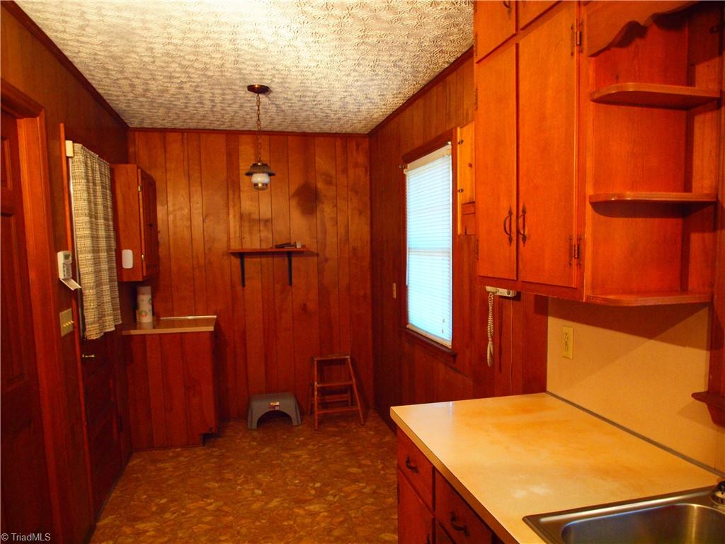 206 Oak Leaf Road Asheboro, NC 27205 - Photo 4 of 30 Breakfast nook