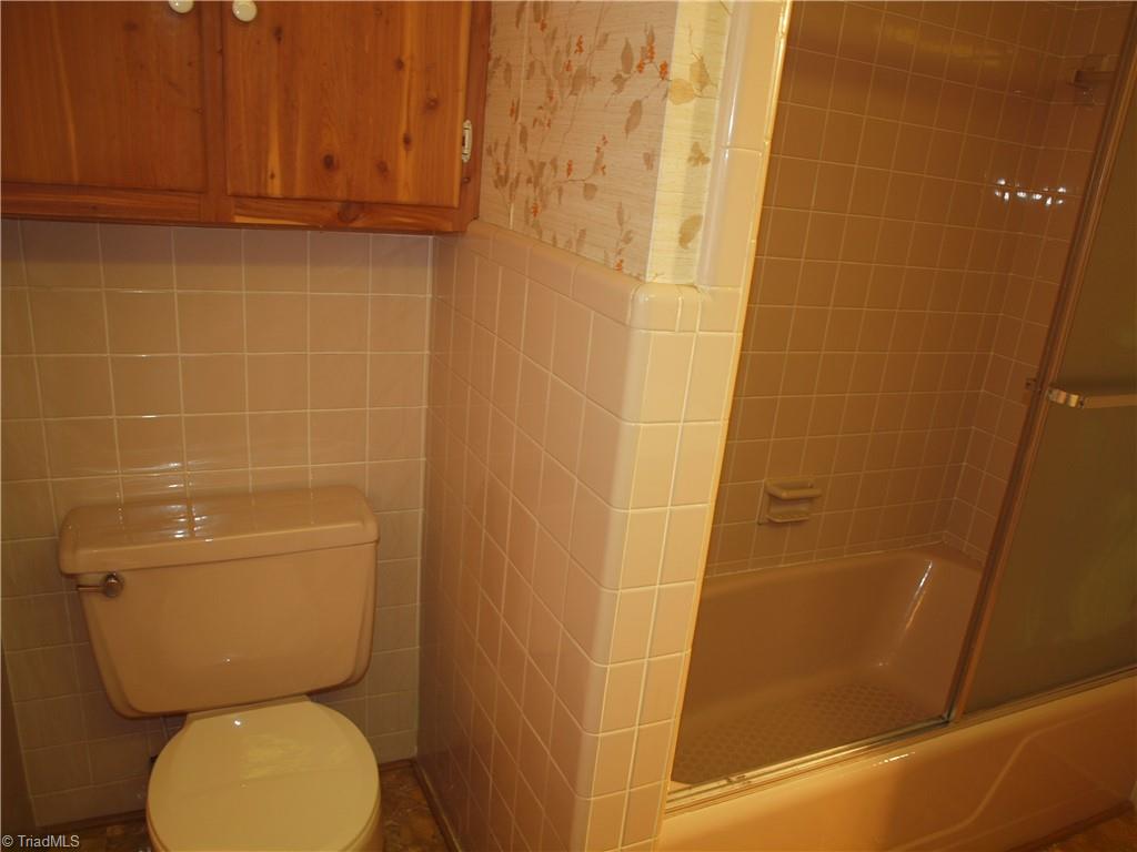 206 Oak Leaf Road Asheboro, NC 27205 - Photo 10 of 30 Full Bath -2