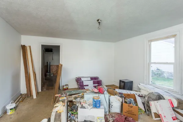 $97,500 | 165 W Railroad Avenue, Craigsville, VA 24430