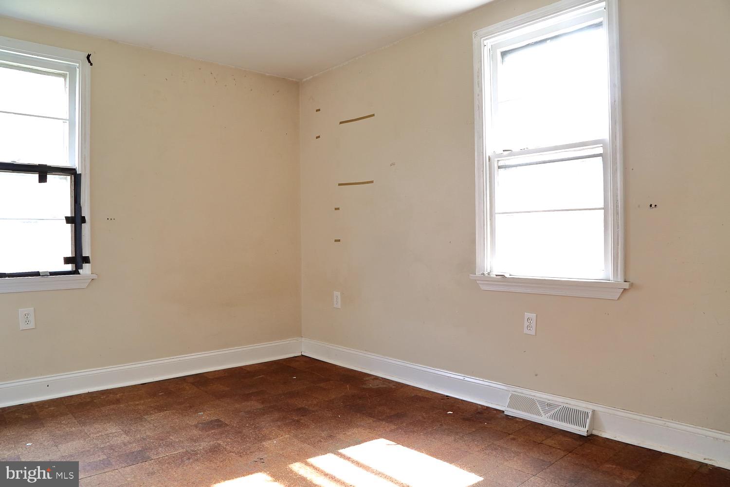 825 Willow Road Lancaster, PA 17601 - Photo 8 of 11 Front first floor BR