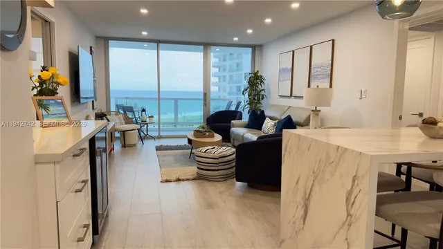 $5,800 | 5161 Collins Avenue, Unit 715, Miami Beach, FL 33140