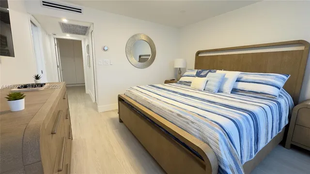 $5,800 | 5161 Collins Avenue, Unit 715, Miami Beach, FL 33140