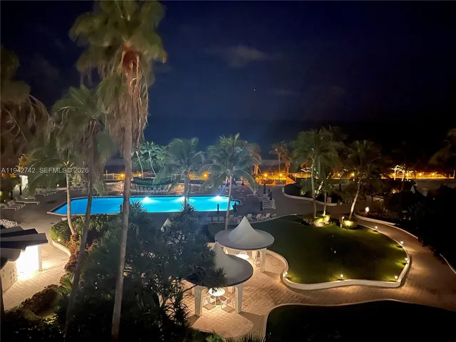 $5,800 | 5161 Collins Avenue, Unit 715, Miami Beach, FL 33140