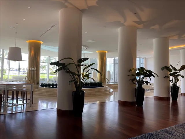 $5,800 | 5161 Collins Avenue, Unit 715, Miami Beach, FL 33140