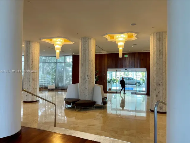 $5,800 | 5161 Collins Avenue, Unit 715, Miami Beach, FL 33140