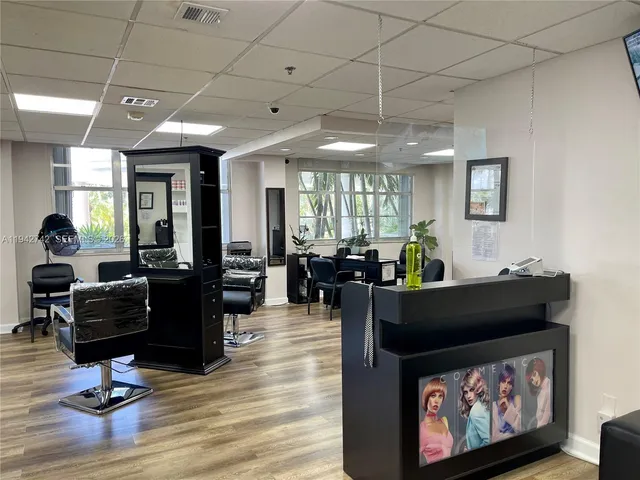 $5,800 | 5161 Collins Avenue, Unit 715, Miami Beach, FL 33140