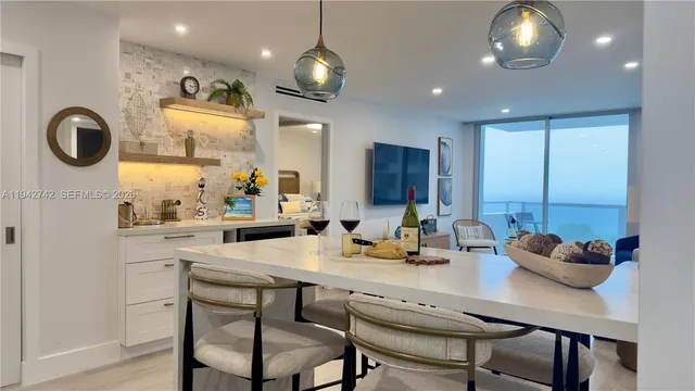 $5,800 | 5161 Collins Avenue, Unit 715, Miami Beach, FL 33140