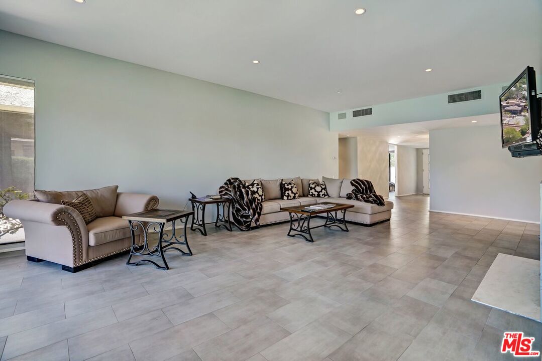 47 Cornell Drive Rancho Mirage, CA 92270 - Photo 3 of 35