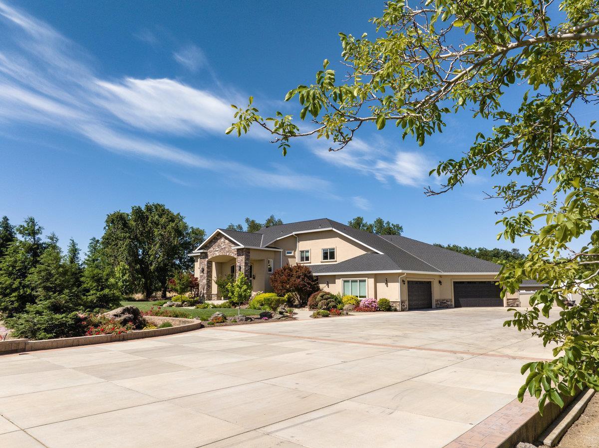 2165 West Biggs Gridley Road Gridley, CA 95948 - Photo 3 of 98 a front view of a house with a yard and parking spaces