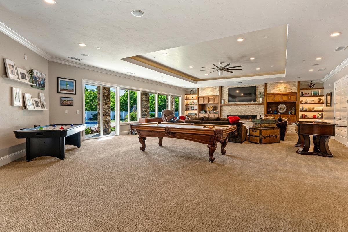 2165 West Biggs Gridley Road Gridley, CA 95948 - Photo 33 of 98 a living room with furniture and a large window