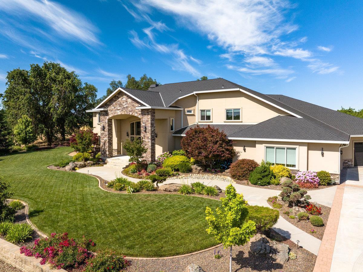 2165 West Biggs Gridley Road Gridley, CA 95948 - Photo 4 of 98 a front view of a house with a yard