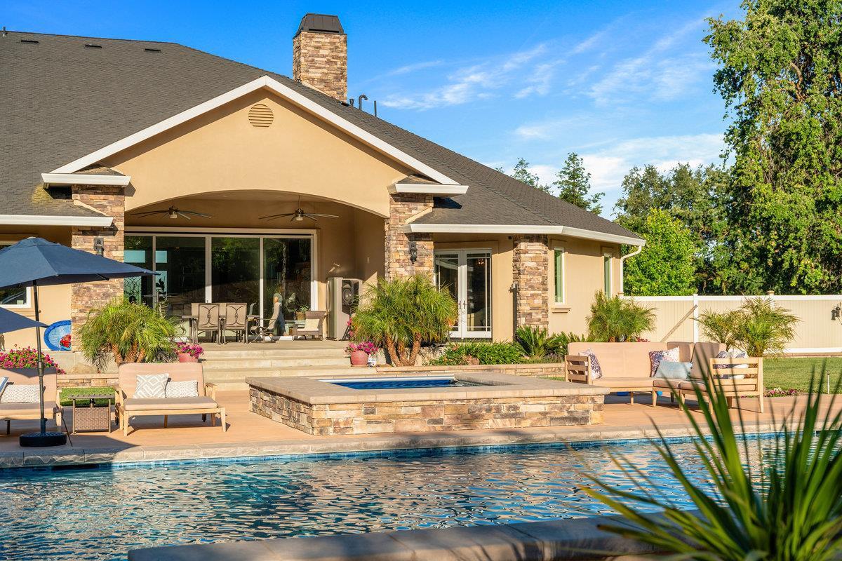 2165 West Biggs Gridley Road Gridley, CA 95948 - Photo 81 of 98 a front view of a house with garden