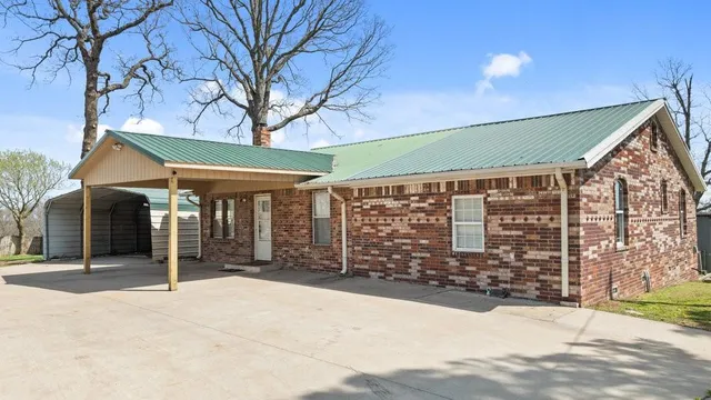 $350,000 | 327 Pendergraft Road, Noel, MO 64854