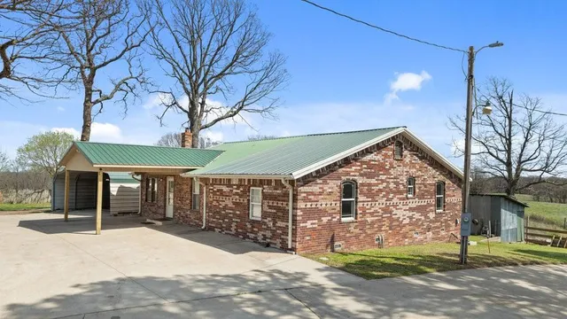 $350,000 | 327 Pendergraft Road, Noel, MO 64854