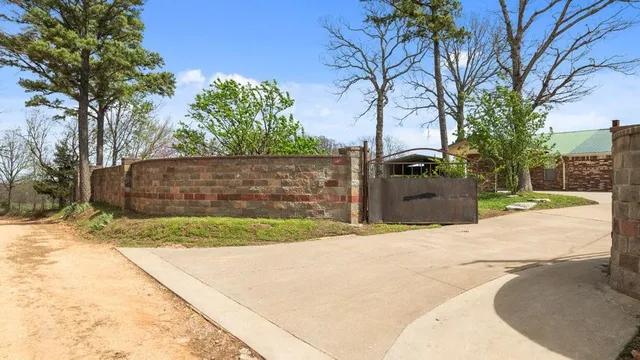 $350,000 | 327 Pendergraft Road, Noel, MO 64854