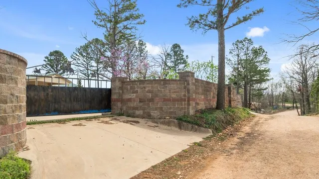 $350,000 | 327 Pendergraft Road, Noel, MO 64854