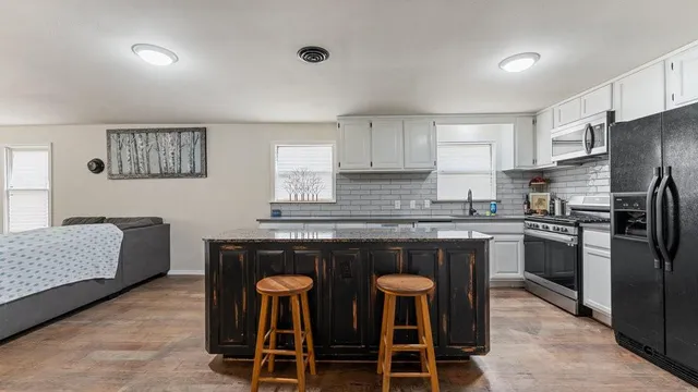 $350,000 | 327 Pendergraft Road, Noel, MO 64854