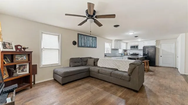 $350,000 | 327 Pendergraft Road, Noel, MO 64854