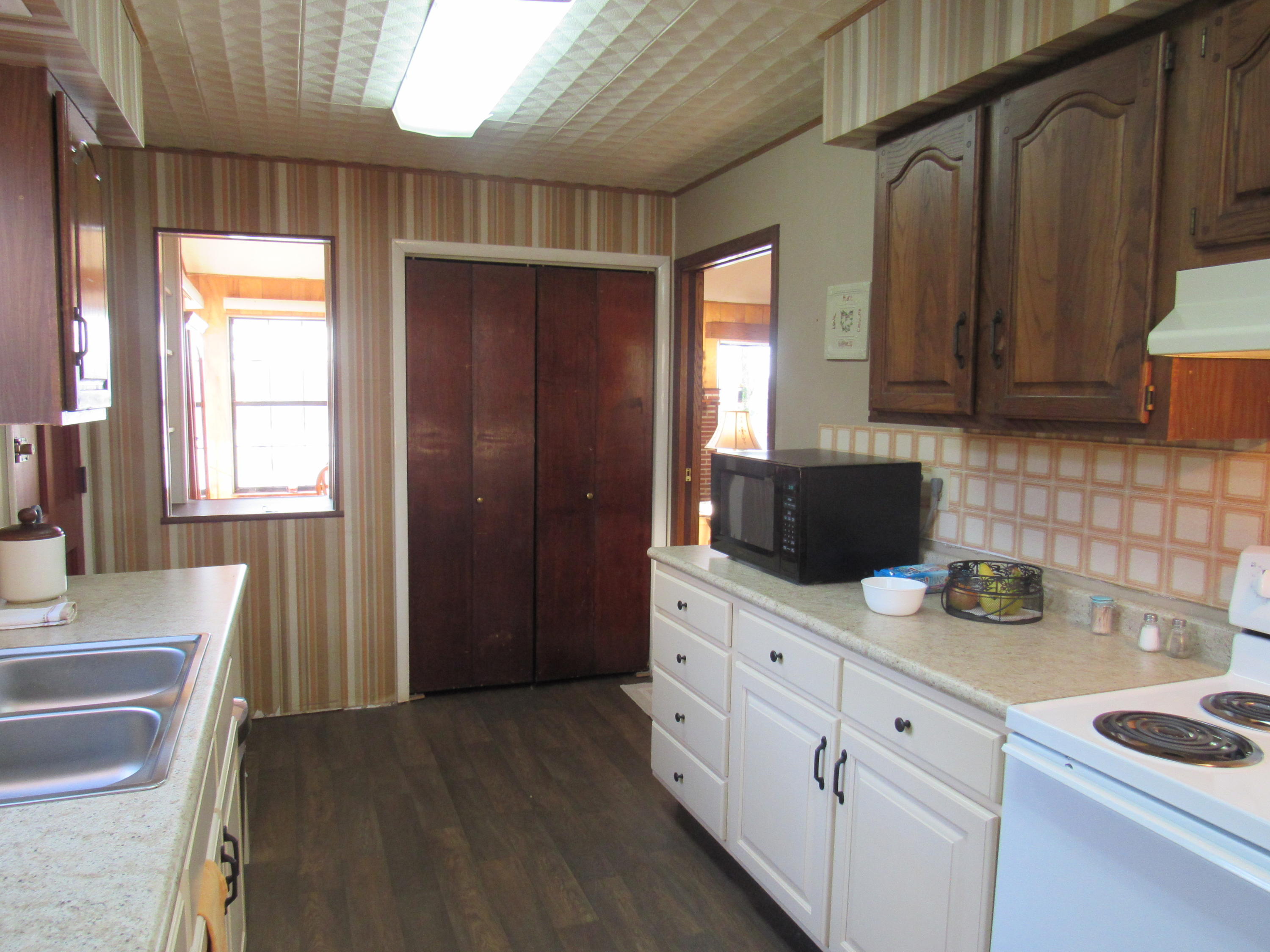 142 Rebel Road Harriman, TN 37748 - Photo 10 of 37 IMG_0357