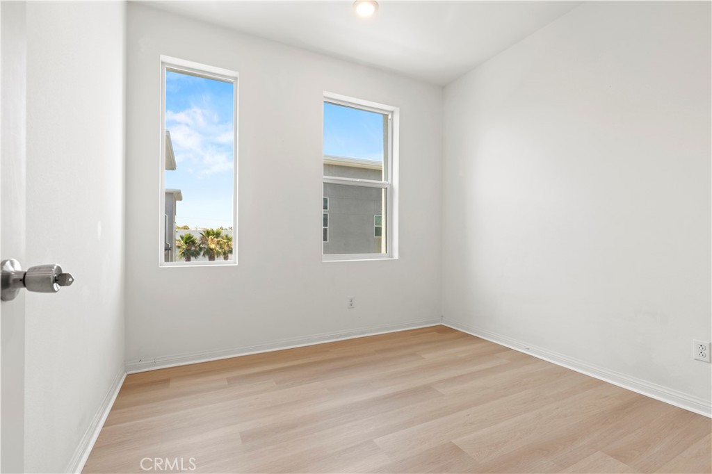 185 Steely Irvine, CA 92614 - Photo 20 of 28 an empty room with a window