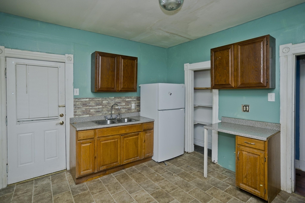 116 Amherst Street Springfield, MA 01109 - Photo 15 of 40 Gallery Image 15