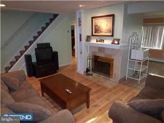 9313 Andover Road Philadelphia, PA 19114 - Photo 3 of 12 Living Room