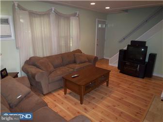 9313 Andover Road Philadelphia, PA 19114 - Photo 6 of 12 Living Room