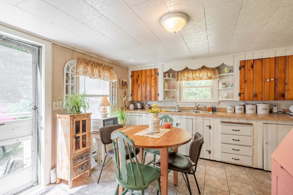 211 Ball Hill Road Princeton, MA 01541 - Photo 4 of 39