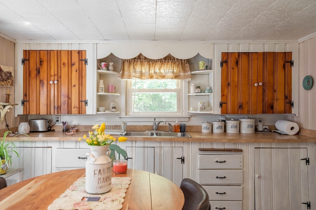 211 Ball Hill Road Princeton, MA 01541 - Photo 5 of 39