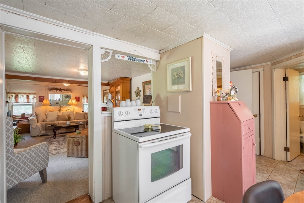 211 Ball Hill Road Princeton, MA 01541 - Photo 7 of 39