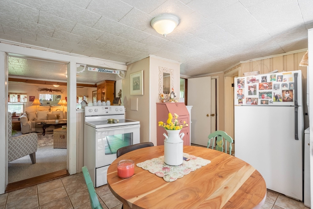 211 Ball Hill Road Princeton, MA 01541 - Photo 8 of 39