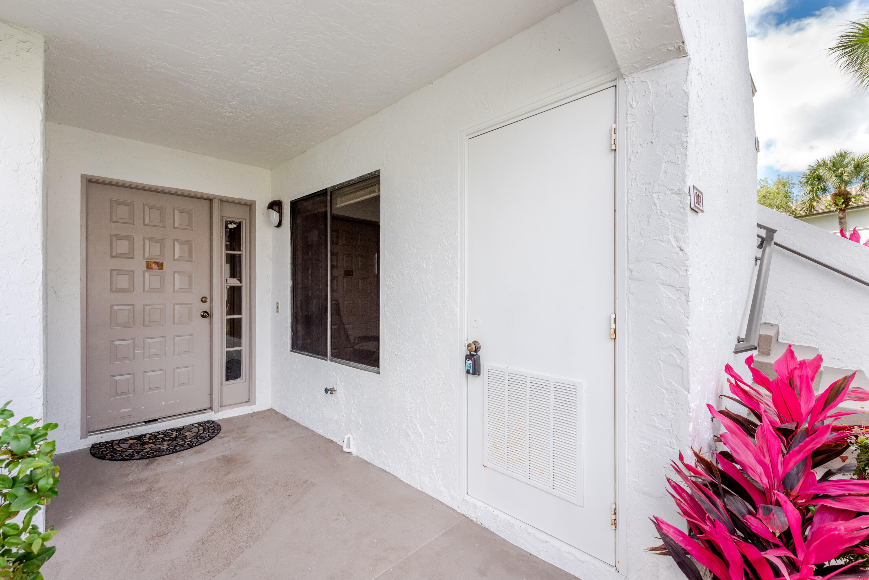 7527 Glendevon Lane, Unit 803 Delray Beach, FL 33446 - Photo 2 of 35 a view of an empty room