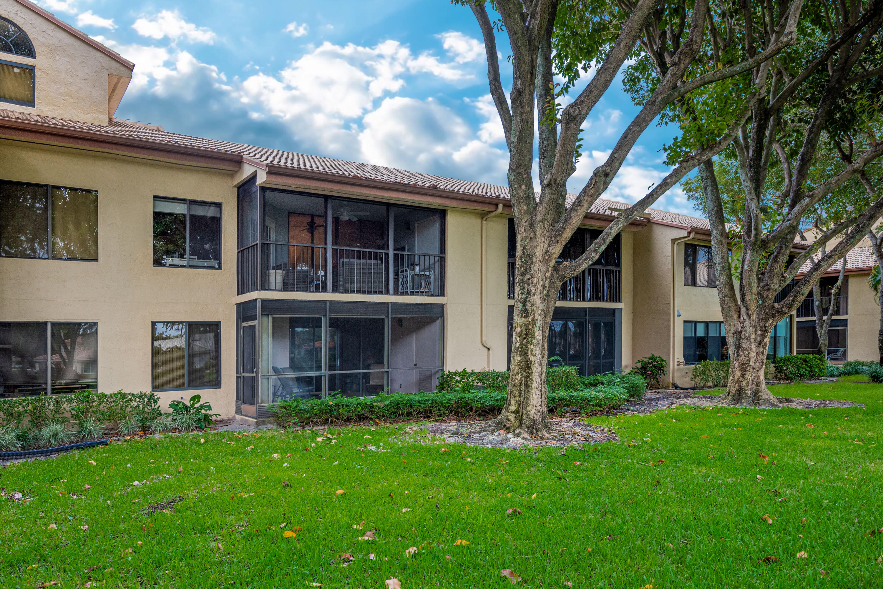 7527 Glendevon Lane, Unit 803 Delray Beach, FL 33446 - Photo 33 of 35 front view of the house with a yard
