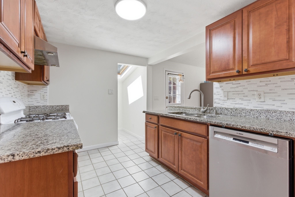 10 Avila Road Billerica, MA 01821 - Photo 11 of 31