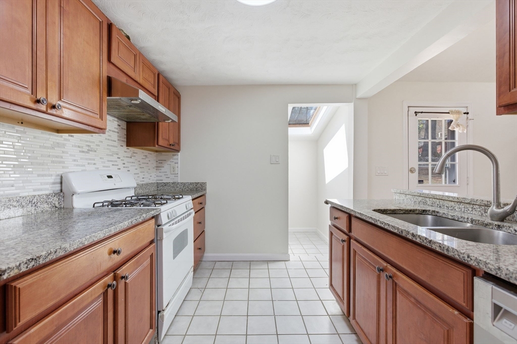 10 Avila Road Billerica, MA 01821 - Photo 9 of 31