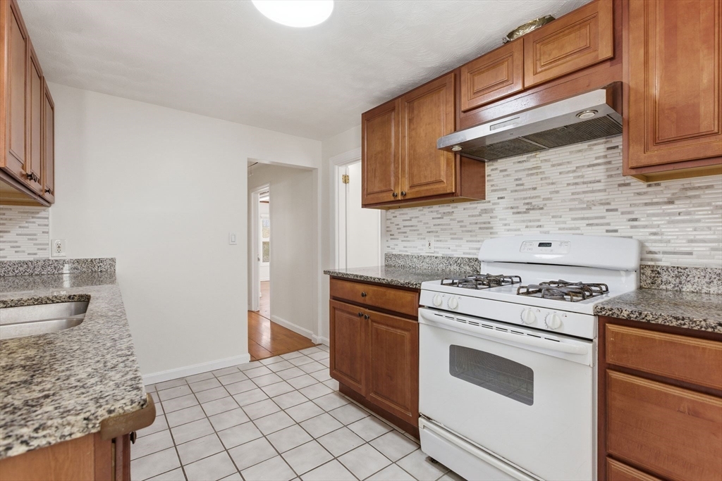 10 Avila Road Billerica, MA 01821 - Photo 10 of 31