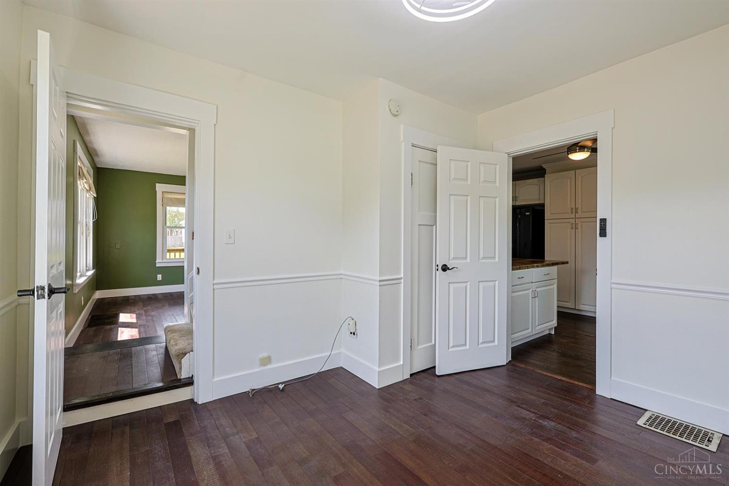 7300 Plainfield Road Deer Park, OH 45236 - Photo 20 of 39