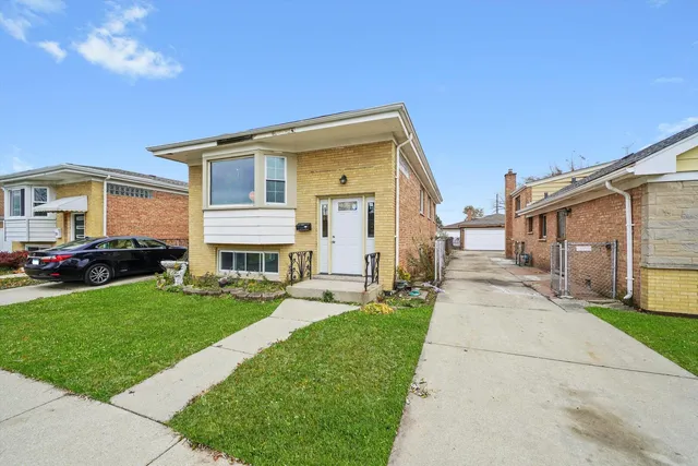 $325,000 | 233 32nd Avenue, Bellwood, IL 60104