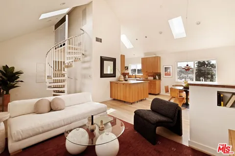 $1,549,000 | 2112 Duane Street, Los Angeles, CA 90039