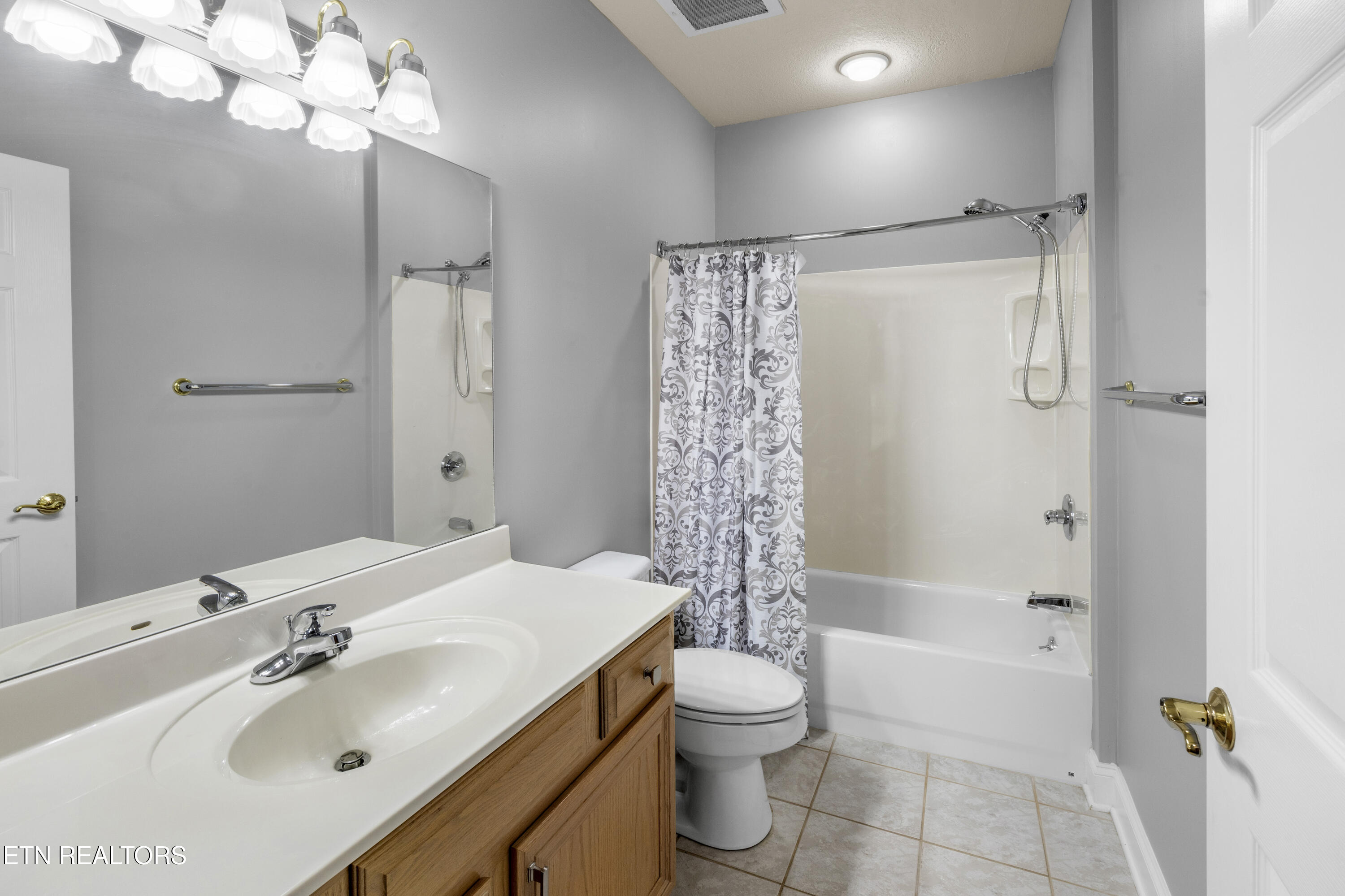 565 Rarity Bay Parkway, Unit 102 Vonore, TN 37885 - Photo 16 of 40 L40A4496