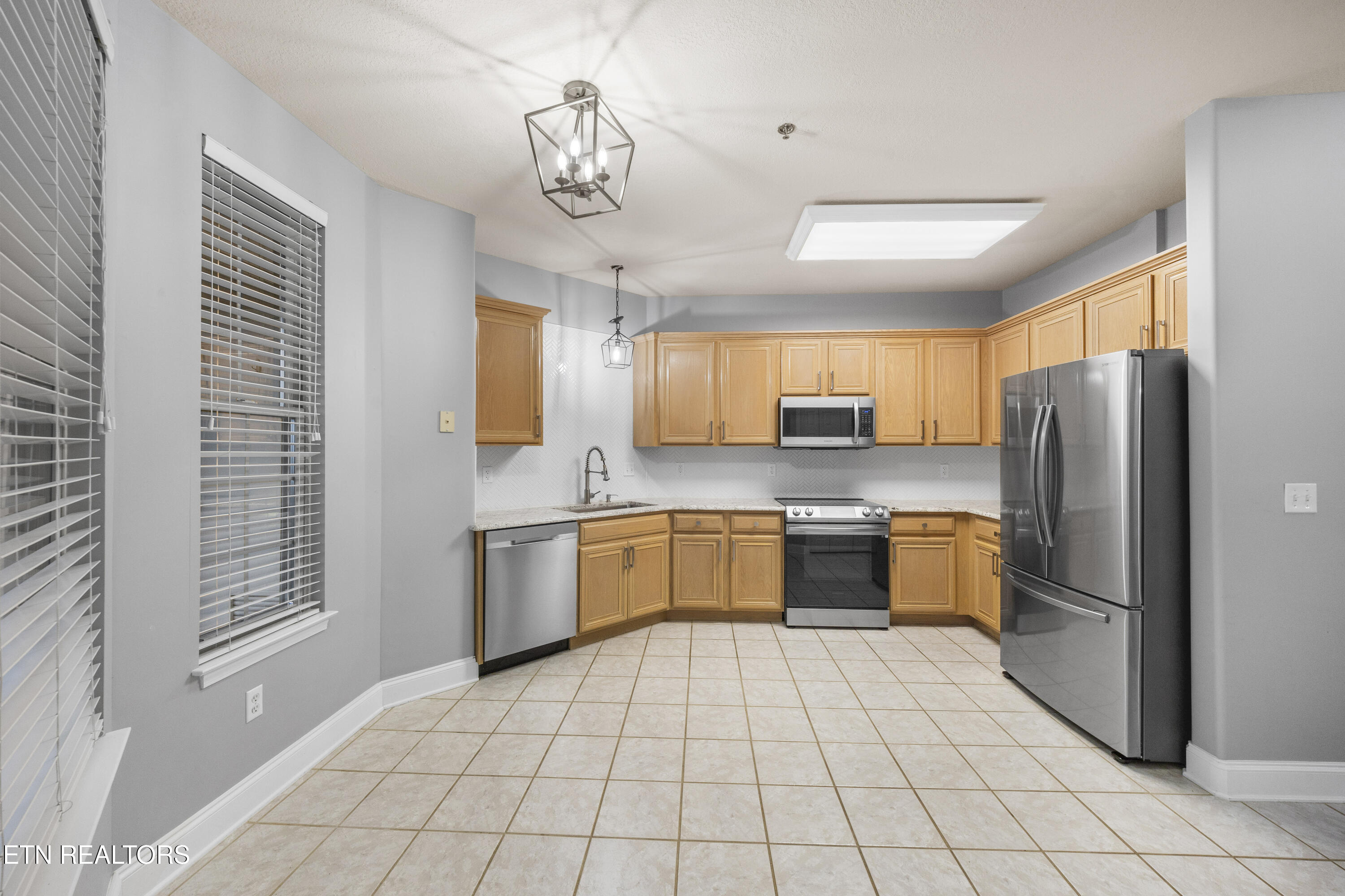 565 Rarity Bay Parkway, Unit 102 Vonore, TN 37885 - Photo 9 of 40 L40A4588