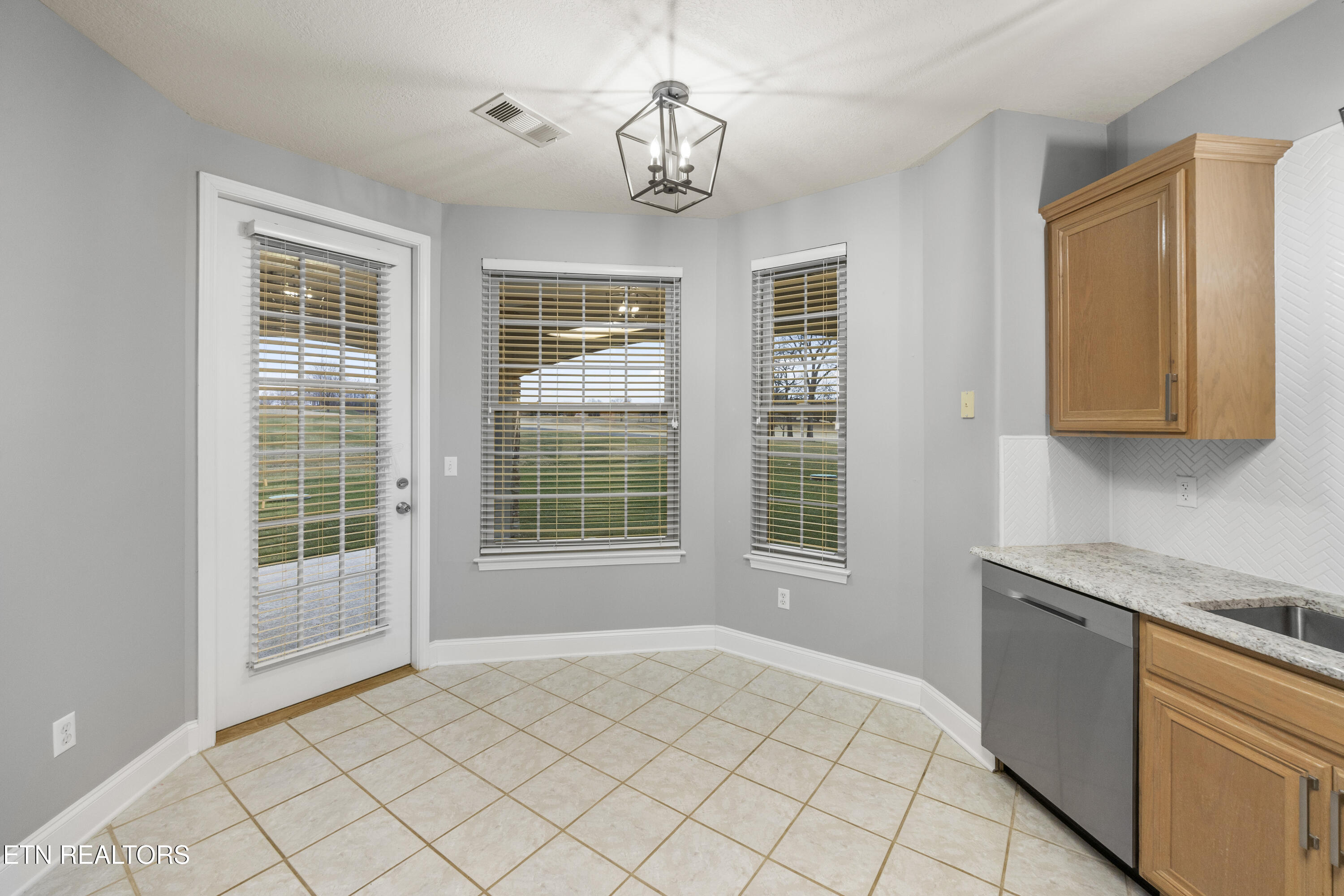 565 Rarity Bay Parkway, Unit 102 Vonore, TN 37885 - Photo 10 of 40 L40A4567