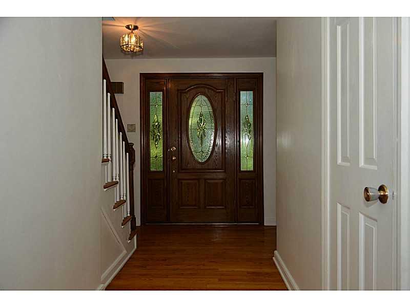 125 Berwyn Road Pittsburgh, PA 15237 - Photo 2 of 16 Entry/Foyer.