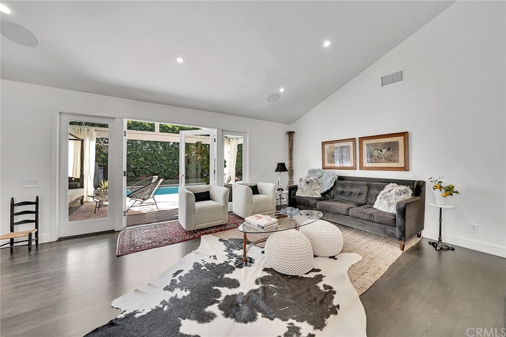 437 Cabrillo Street Costa Mesa, CA 92627 - Photo 12 of 32