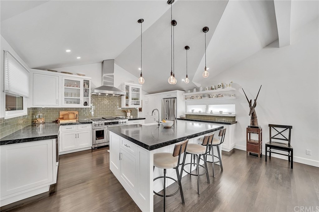 437 Cabrillo Street Costa Mesa, CA 92627 - Photo 3 of 32