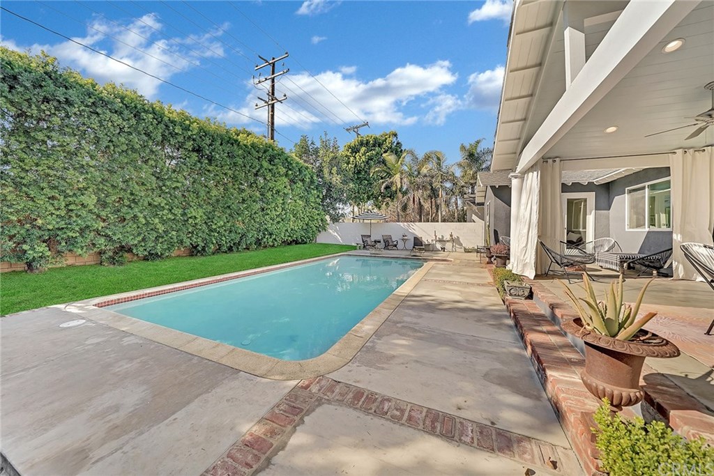 437 Cabrillo Street Costa Mesa, CA 92627 - Photo 27 of 32