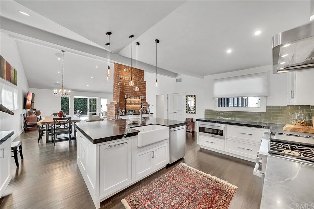 437 Cabrillo Street Costa Mesa, CA 92627 - Photo 5 of 32