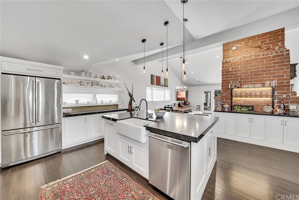 437 Cabrillo Street Costa Mesa, CA 92627 - Photo 7 of 32