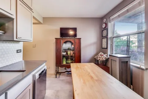 $269,900 | 4544 North Sacramento Avenue, Unit 2, Chicago, IL 60625