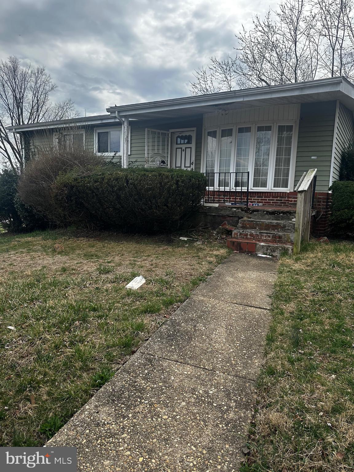 6110 Talles Road Baltimore, MD 21207 - Photo 2 of 31 a backyard of a house with lots of green space